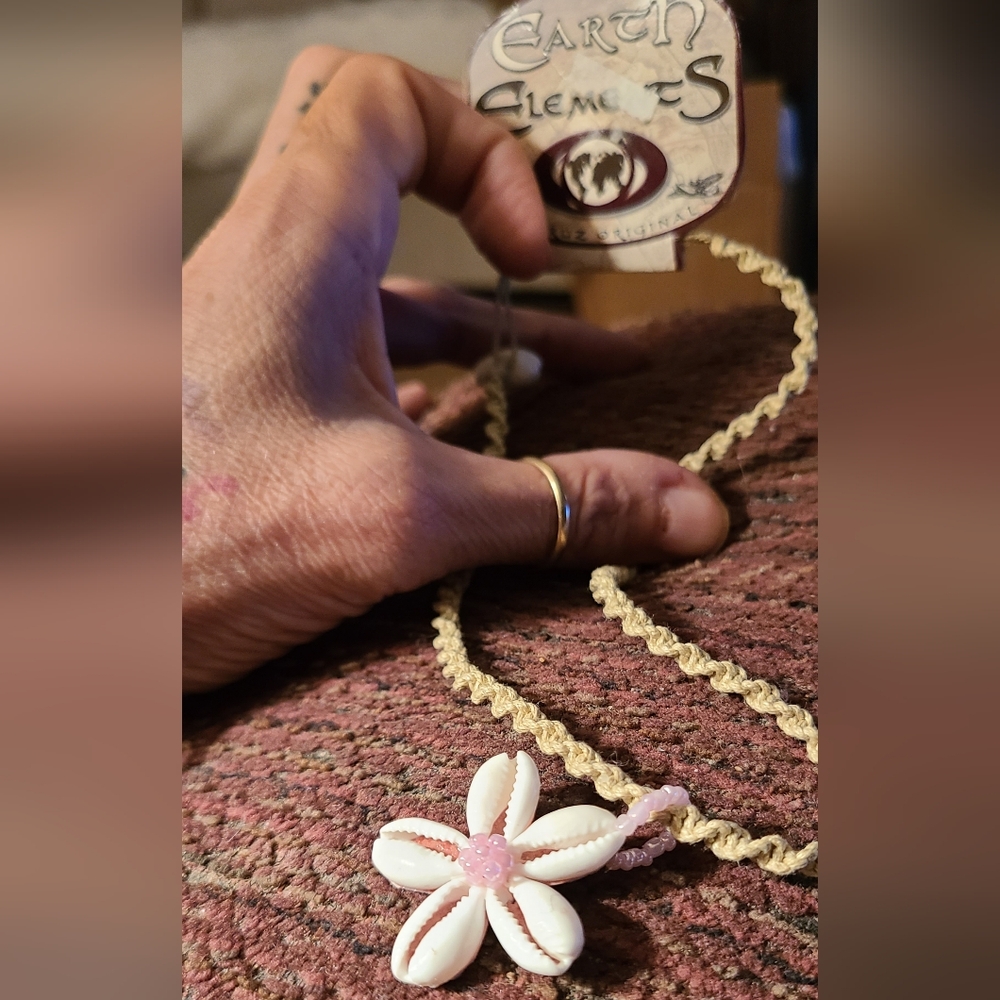 NWT Pink and White Cruz Shell Flower Woven Necklace Adult Child Teen